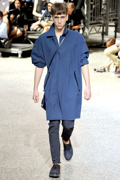 Look 25